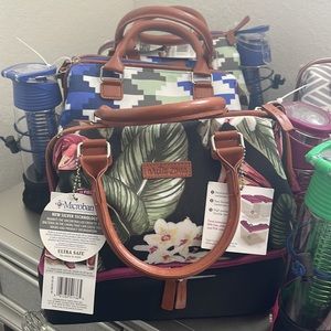 Lunch installed bag for either cold or hot food and containers & drink bottle